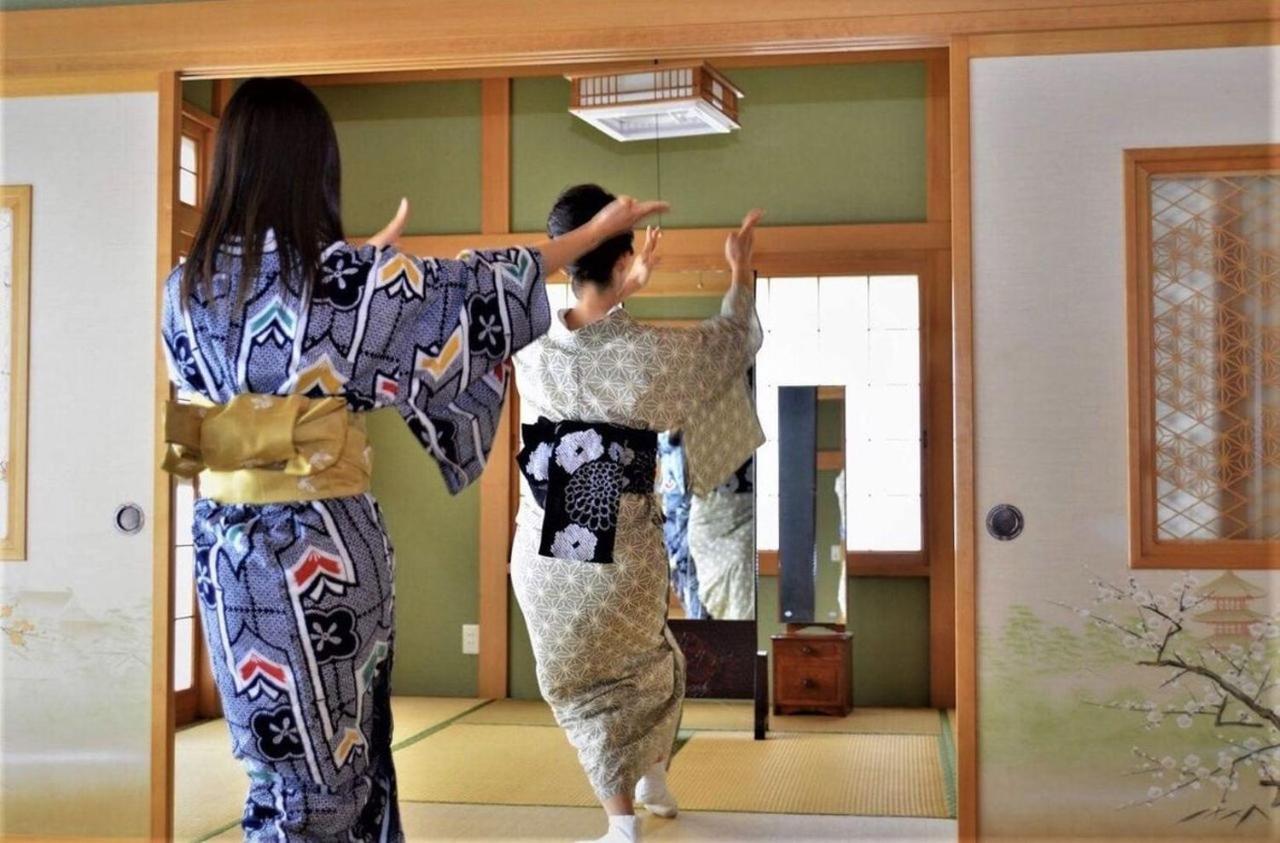 青森伝統芸能を楽しめる繭子の宿 Hacsinohe Kültér fotó
